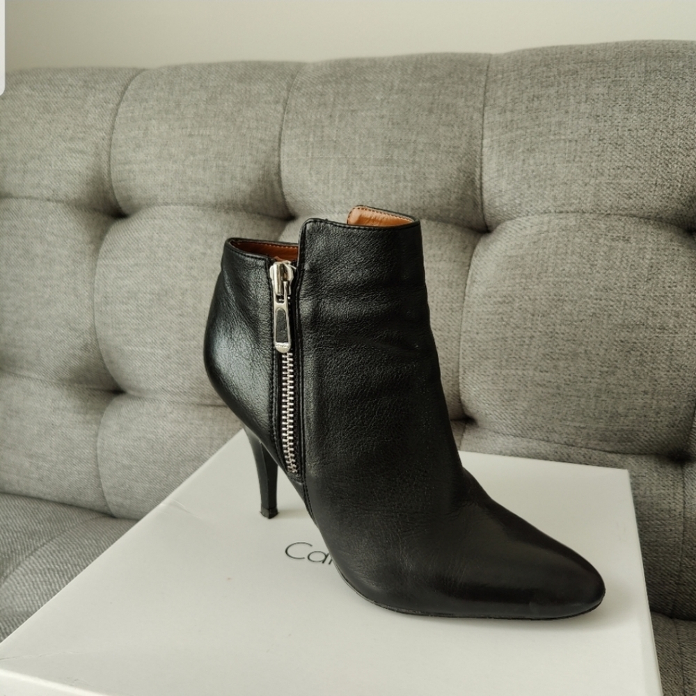 Calvin Klein boots - Picture 3 of 11